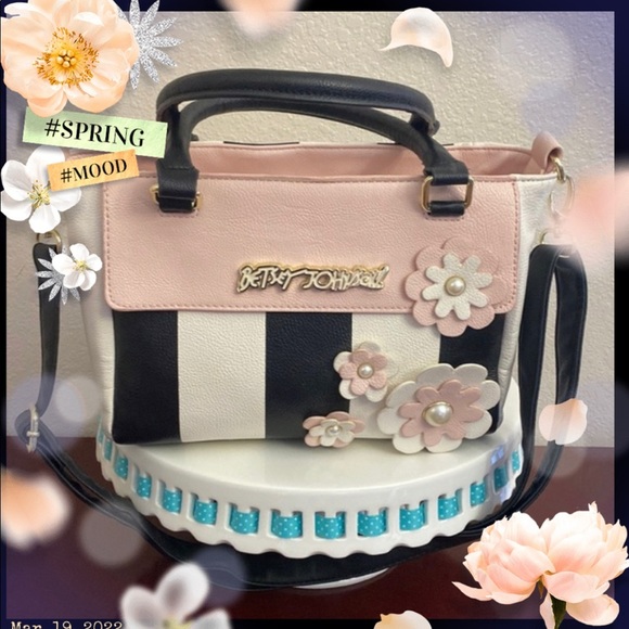 Betsey Johnson Handbags - 🌸🌸Betsey Johnson Blooming Pearl Shopper Purse Bag Flowers Stripes!!